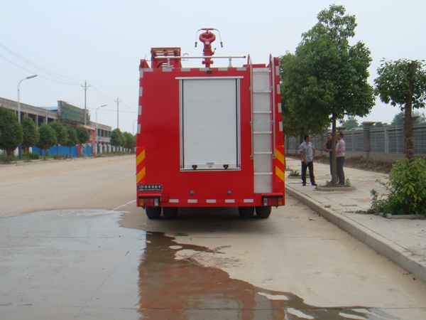 慶鈴五十鈴泡沫消防車
