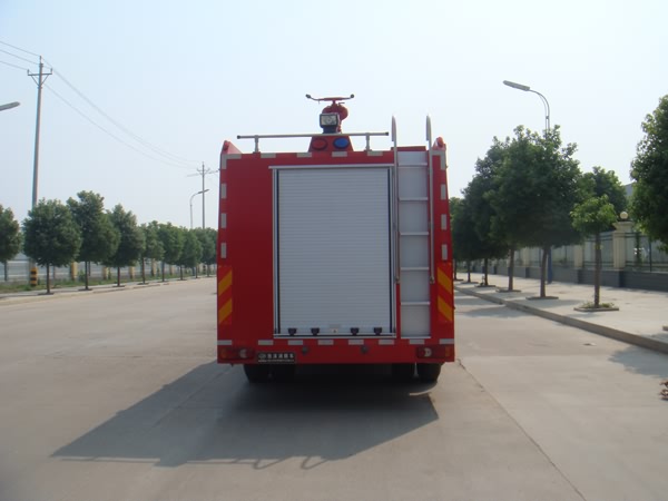 東風(fēng)泡沫消防車(chē)