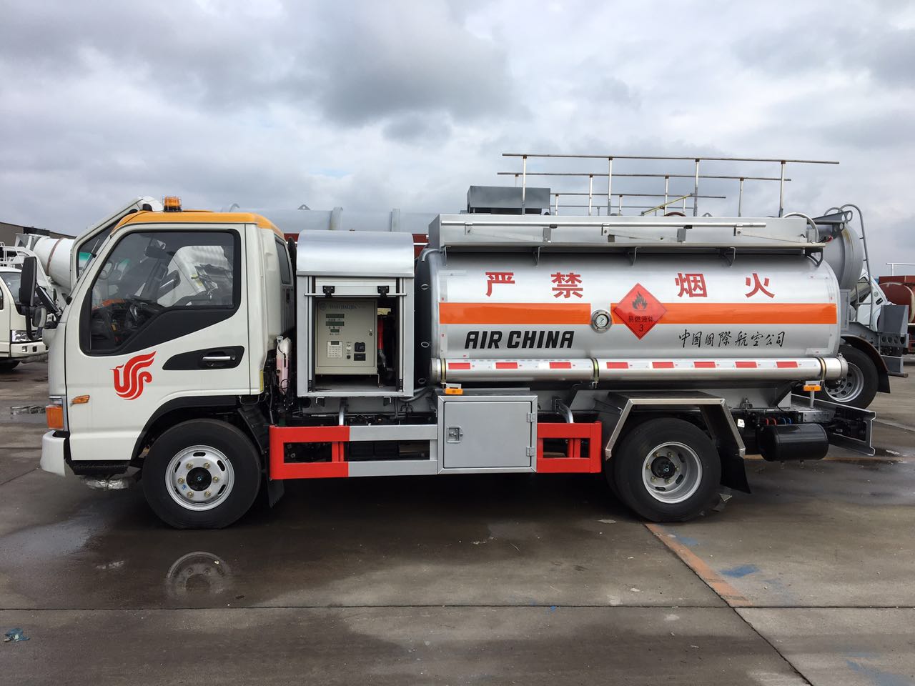 飛機(jī)加油車(chē)圖片 飛機(jī)加油車(chē)圖片