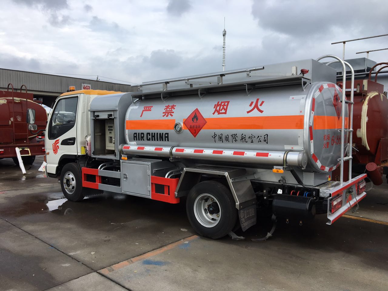 飛機(jī)加油車(chē)圖片 飛機(jī)加油車(chē)圖片