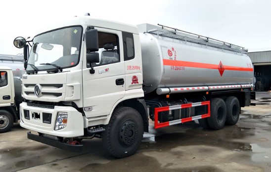 東風(fēng)御龍后雙橋碳鋼油罐車圖片 東風(fēng)御龍后雙橋碳鋼油罐車圖片