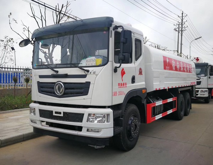 東風(fēng)T5后雙橋20噸灑水車圖片 東風(fēng)T5后雙橋20噸灑水車圖片
