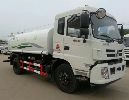 D913駕駛室東風(fēng)御虎12噸灑水車圖片 D913駕駛室東風(fēng)御虎12噸灑水車圖片