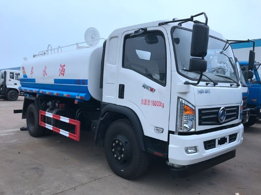 東風(fēng)御虎12噸灑水車圖片 東風(fēng)御虎12噸灑水車圖片