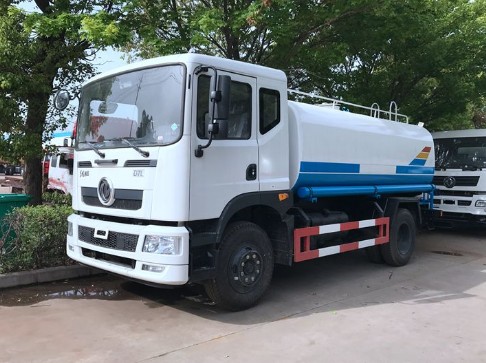 東風(fēng)創(chuàng)普D7L 12噸灑水車(chē)圖片 東風(fēng)創(chuàng)普D7L 12噸灑水車(chē)圖片