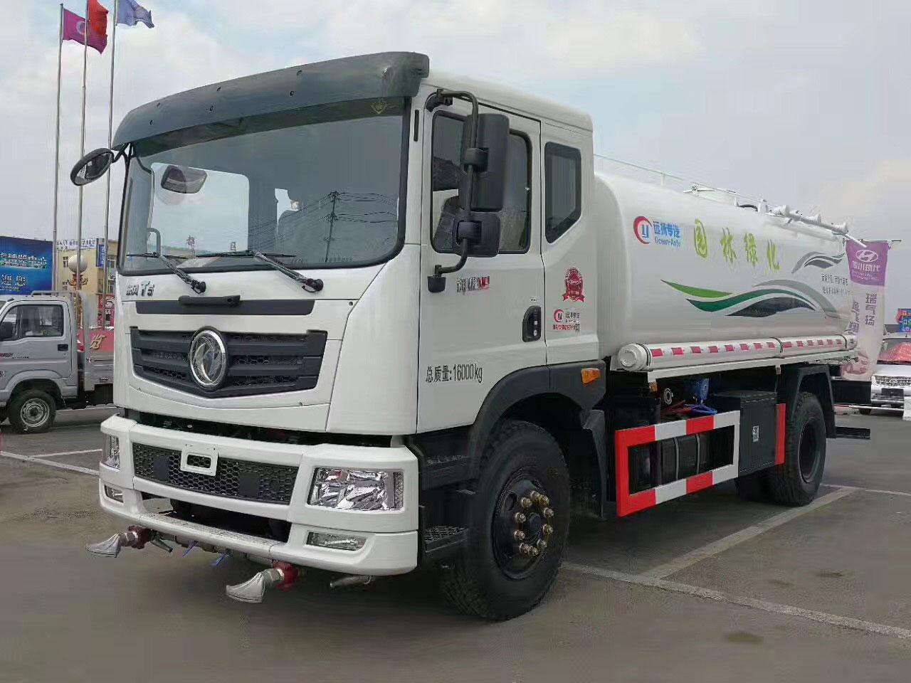 東風(fēng)T5 15噸灑水車圖片 東風(fēng)T5 15噸灑水車圖片