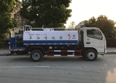 東風多利卡5噸灑水車