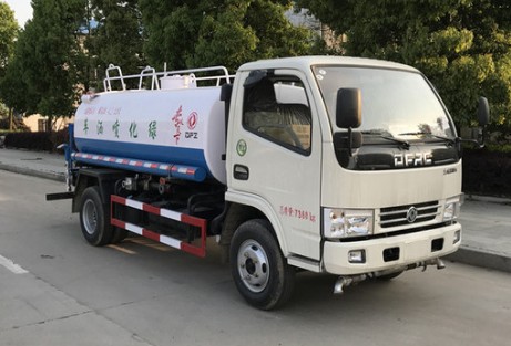 東風多利卡5噸灑水車