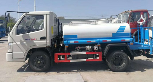 時(shí)風(fēng)2噸藍(lán)牌灑水車