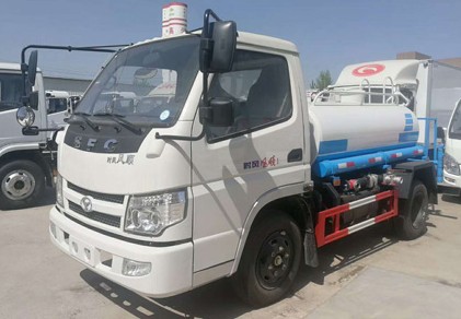 時(shí)風(fēng)2噸藍(lán)牌灑水車