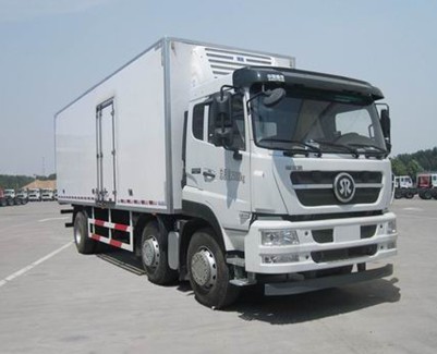 重汽斯太爾9.6米前四后四冷藏車