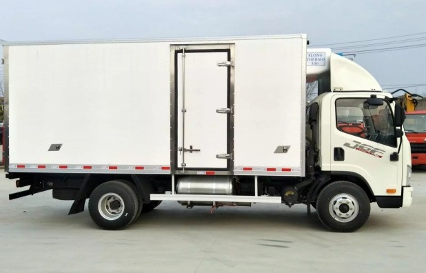 國五解放J6F 5.2米冷藏車