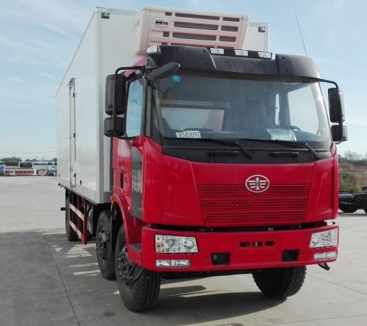國五解放J6小三軸8.7米冷藏車