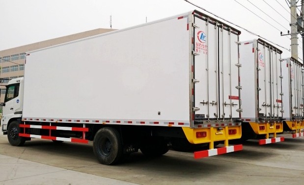 國五東風(fēng)天錦單橋7.6米冷藏車