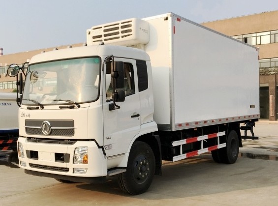 國五東風天錦6.6米冷藏車