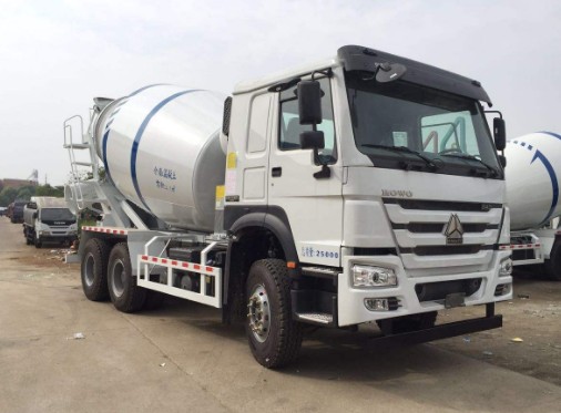 重汽豪沃后雙橋12方土攪拌車