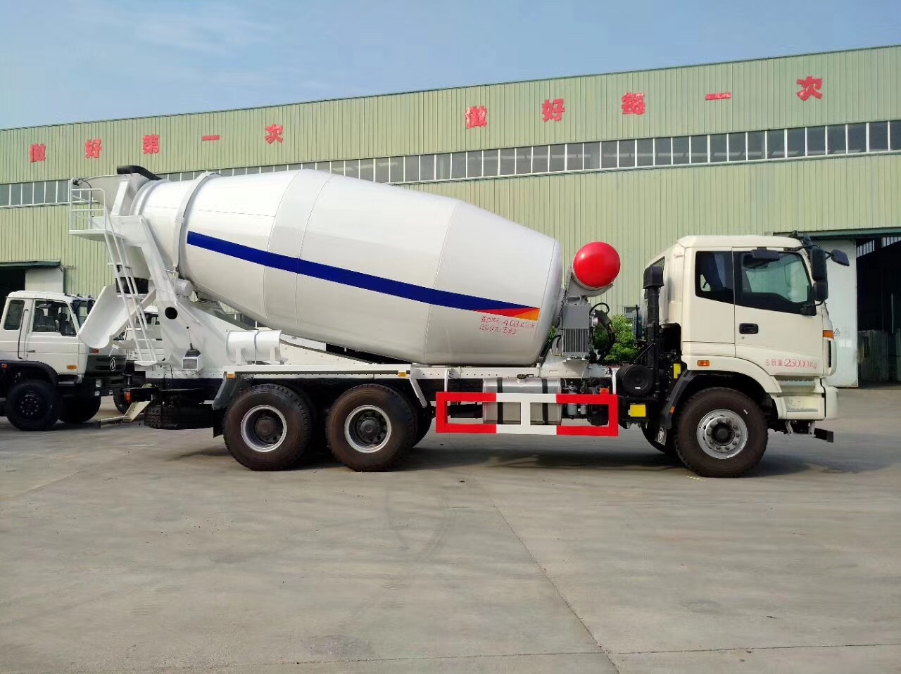 福田歐曼后雙橋攪拌車(chē)