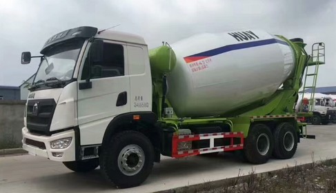 徐工祺龍后雙橋攪拌車