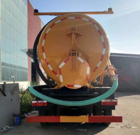 東風(fēng)多利卡D9 10-12方吸污車