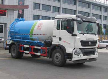 重汽豪沃12方吸污車
