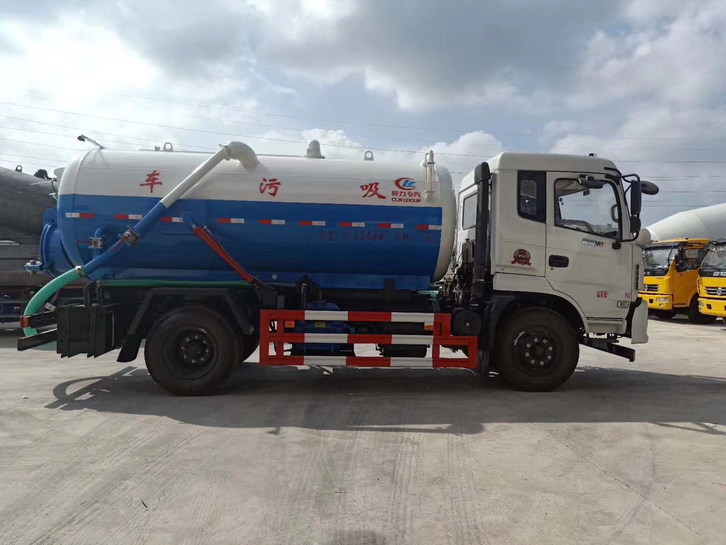 東風(fēng)御虎10方吸污車