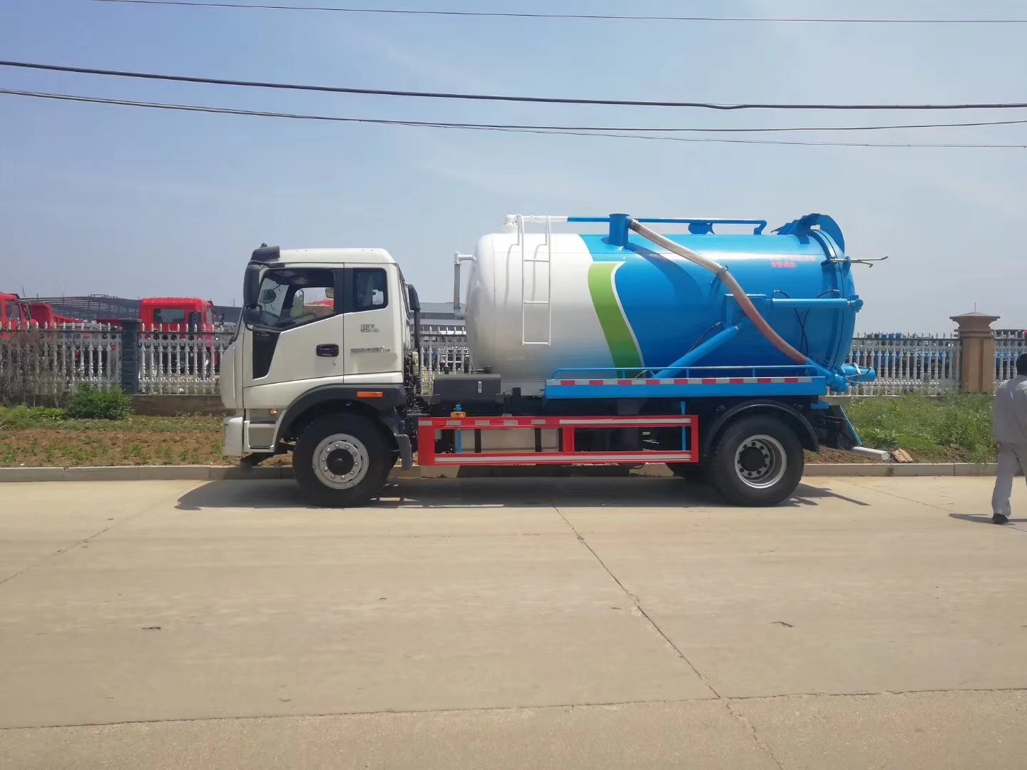 福田瑞沃13方吸污車