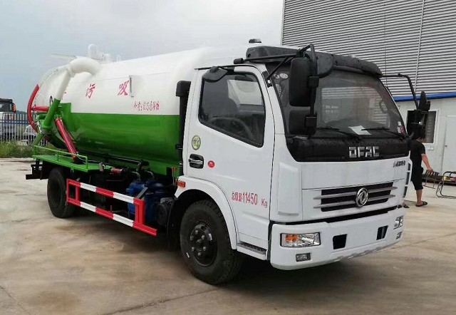 東風(fēng)多利卡8方吸污車