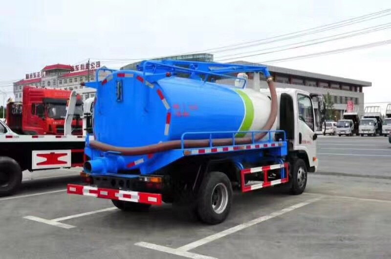 大運(yùn)5方吸糞車(chē)