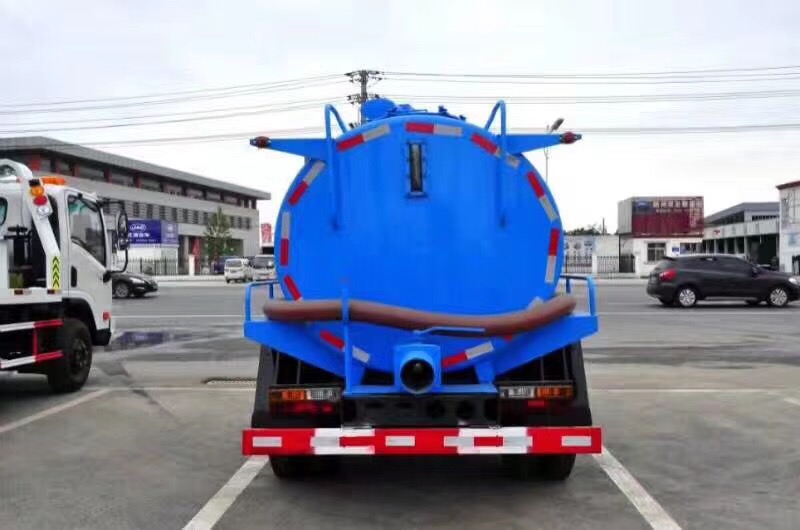 大運(yùn)5方吸糞車(chē)