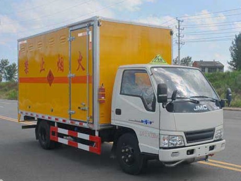 江鈴順達(dá)4.2米易燃液體廂式運(yùn)輸車圖片 江鈴順達(dá)4.2米易燃液體廂式運(yùn)輸車圖片