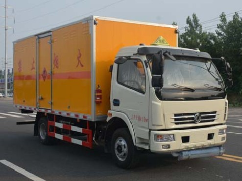 東風福瑞卡5.2米易燃液體廂式運輸車圖片 東風福瑞卡5.2米易燃液體廂式運輸車圖片