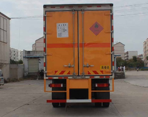 重汽豪沃小三軸7.8米|9.4米|易燃液體廂式運輸車