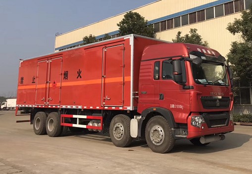 重汽豪沃前四后八9.4米易燃液體廂式運(yùn)輸車圖片 重汽豪沃前四后八9.4米易燃液體廂式運(yùn)輸車圖片