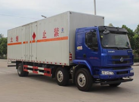 東風(fēng)柳汽乘龍小三軸9.5米易燃液體廂式運(yùn)輸車