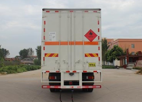 東風(fēng)柳汽乘龍小三軸9.5米易燃液體廂式運(yùn)輸車