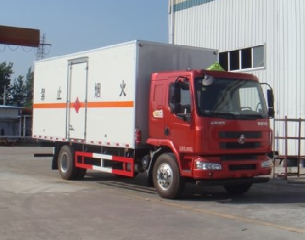 東風(fēng)柳汽乘龍7.7米易燃液體廂式運(yùn)輸車(chē)