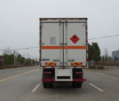 東風(fēng)D9多利卡6.2米易燃液體廂式運(yùn)輸車