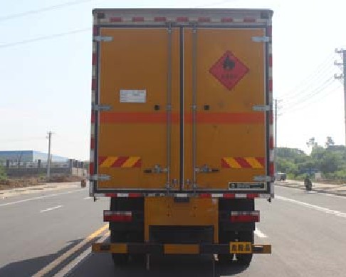 東風(fēng)D9多利卡6.2米易燃液體廂式運(yùn)輸車