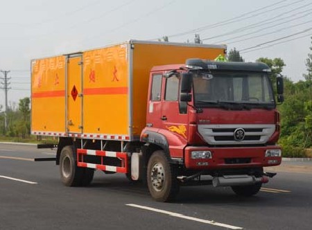 重汽斯太爾6.1米易燃液體廂式運(yùn)輸車圖片 重汽斯太爾6.1米易燃液體廂式運(yùn)輸車圖片