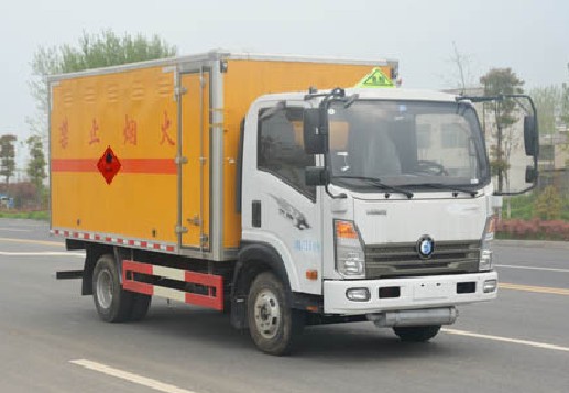 重汽王牌4.15米易燃液體廂式運(yùn)輸車圖片 重汽王牌4.15米易燃液體廂式運(yùn)輸車圖片