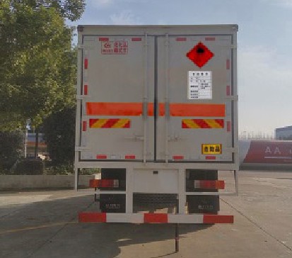 解放J6 6.2米易燃液體廂式運(yùn)輸車