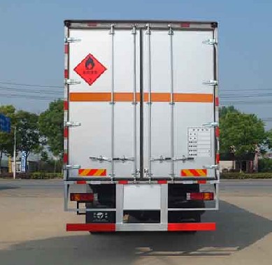 重汽豪瀚小三軸9.58米易燃液體廂式運輸車