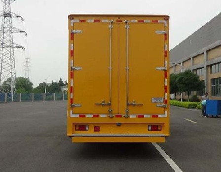 慶鈴五十鈴100-200KW應急電源車