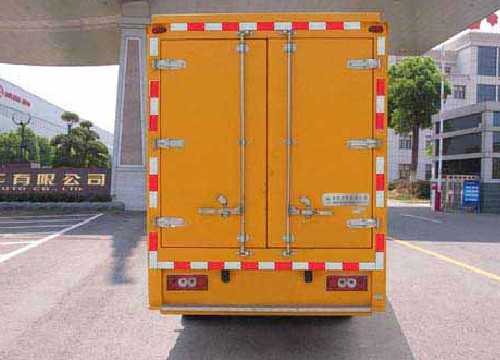 江鈴100-200KW應(yīng)急電源車(chē)