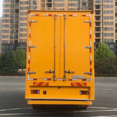 慶鈴五十鈴前四后八100-1000KW應(yīng)急電源車