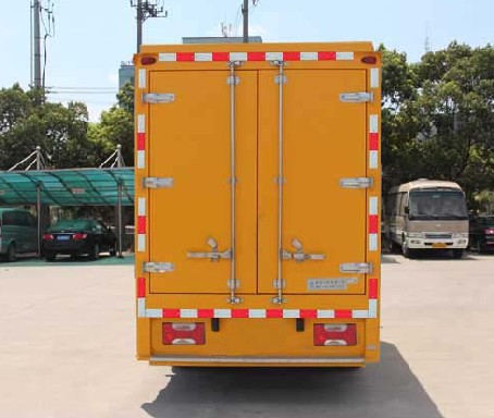 依維柯50-100KW應(yīng)急電源車