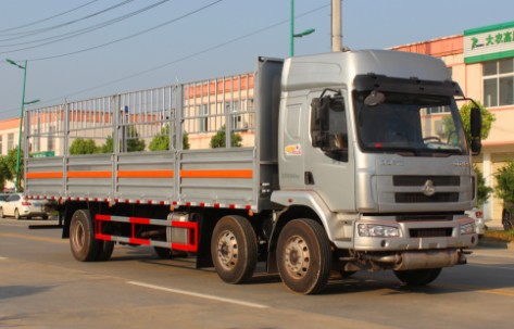 東風(fēng)柳汽乘龍小三軸9.55米氣瓶運輸車