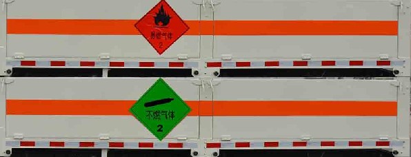 東風(fēng)專用底盤6.2米氣瓶運(yùn)輸車