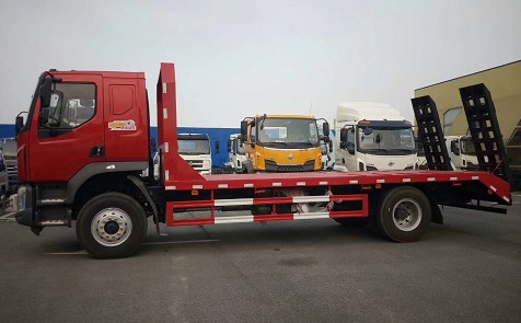 東風柳汽乘龍單橋200馬力平板運輸車