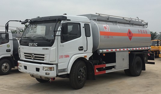 東風(fēng)多利卡一排半駕駛室9.8方柴油介質(zhì)運(yùn)油車圖片 東風(fēng)多利卡一排半駕駛室9.8方柴油介質(zhì)運(yùn)油車圖片